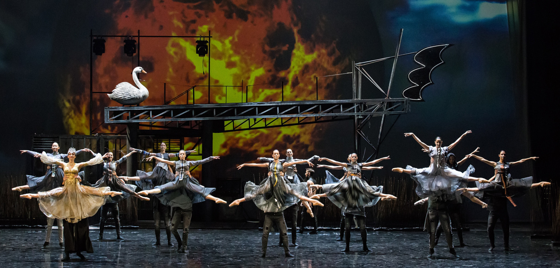 &Lambda;ί&mu;&nu;&eta; &tau;&omega;&nu; &kappa;ύ&kappa;&nu;&omega;&nu;, &Lambda;&upsilon;&rho;&iota;&kappa;ή &Sigma;&kappa;&eta;&nu;ή